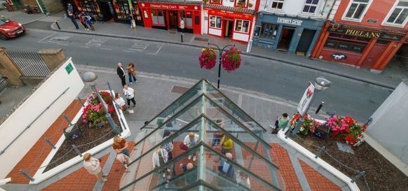 Image of shops on Parliament Street